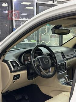 جیپ گراند شیرۆکی